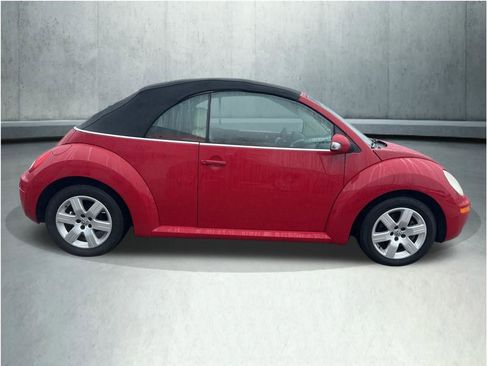 Used 2007 Volkswagen Beetle Convertible w/ Package 1 FWD image 4