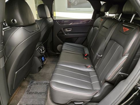 Used 2019 Bentley Bentayga image 21