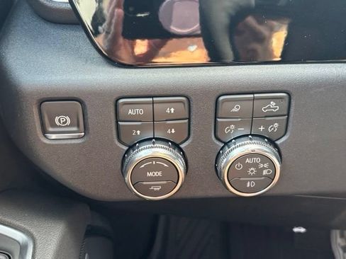 New 2026 GMC Sierra 1500 SLT AWD/4WD image 32