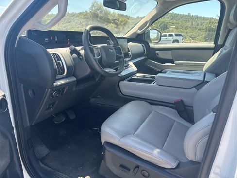 Used 2025 Ford Expedition Active AWD/4WD image 11