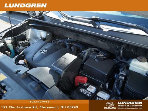 Used 2018 Toyota Highlander XLE w/ Carpet Mat Package (TMS) AWD/4WD image 35