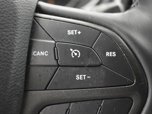 Used 2019 Jeep Cherokee Trailhawk w/ Cold Weather Group image 34