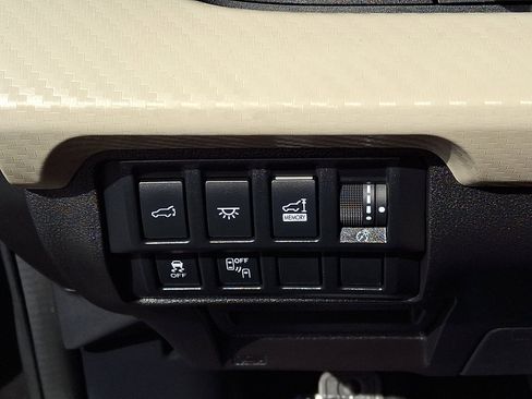 Used 2021 Subaru Ascent Premium w/ Convenience Package image 26