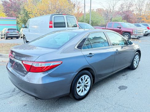 Used 2015 Toyota Camry LE image 7