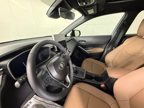 Used 2026 Toyota Corolla Cross XLE w/ Convenience Package FWD image 12