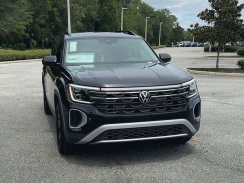 New 2026 Volkswagen Atlas Peak Edition image 3