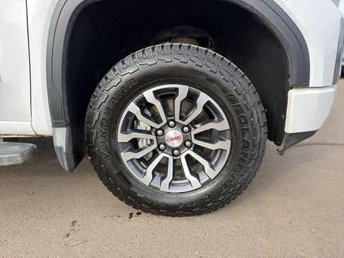 Used 2020 GMC Sierra 1500 AT4 w/ AT4 Premium Package AWD/4WD image 32
