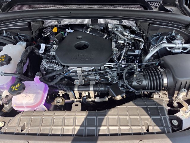 New 2027 Jeep Grand Cherokee Altitude RWD image 29