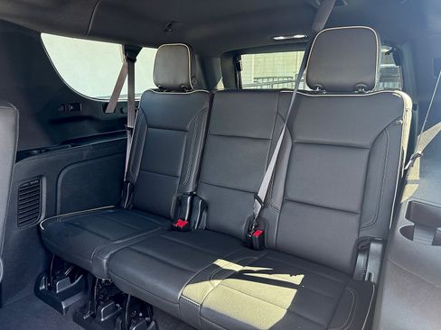 Used 2023 Chevrolet Suburban Premier RWD image 15