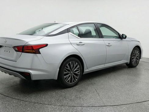 Used 2025 Nissan Altima 2.5 SV FWD image 9