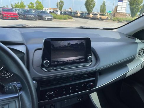 Used 2024 Nissan Rogue S AWD/4WD image 18