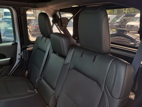 Used 2021 Jeep Wrangler Unlimited Sport AWD/4WD image 11