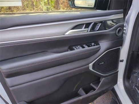 New 2026 Jeep Grand Wagoneer L 4WD w/ Premium Group I image 16