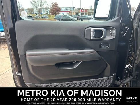 Used 2023 Jeep Gladiator Mojave w/ Cold Weather Group image 12