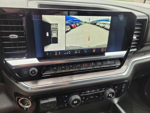 Used 2024 Chevrolet Silverado 1500 LTZ AWD/4WD image 27