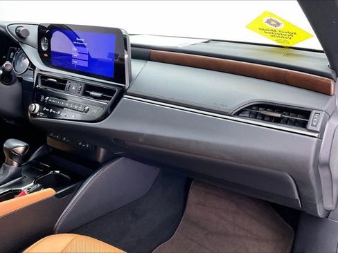 Used 2025 Lexus ES 300h w/ Premium Package image 16