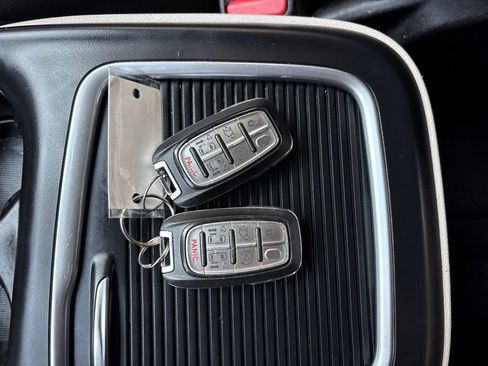 Used 2022 Chrysler Pacifica Touring-L FWD image 48