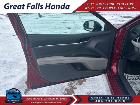 Used 2021 Toyota Camry LE image 12