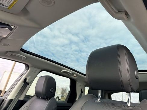 Used 2023 Land Rover Discovery Sport S image 22