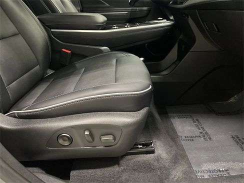 Certified 2025 Buick Enclave Preferred image 22