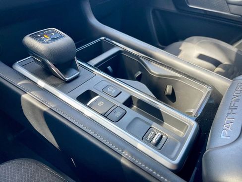 Used 2022 Nissan Pathfinder SV image 15