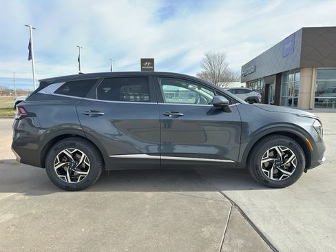 Used 2023 Kia Sportage LX image 7
