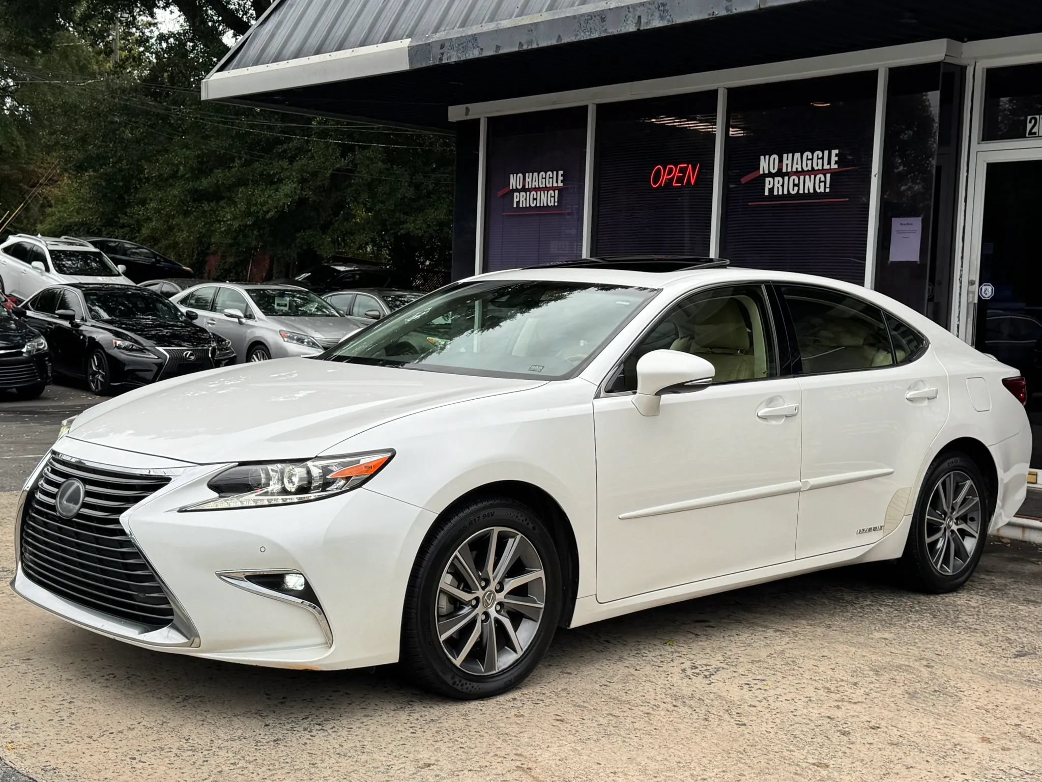 Used 2016 Lexus ES 300h FWD image 4