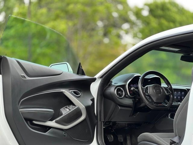 Used 2019 Chevrolet Camaro SS RWD image 9