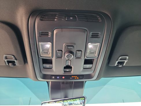 Used 2025 GMC Yukon XL AT4 Ultimate AWD/4WD image 31