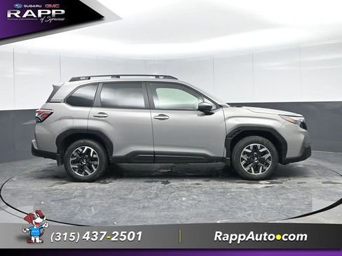 Used 2025 Subaru Forester Premium image 3