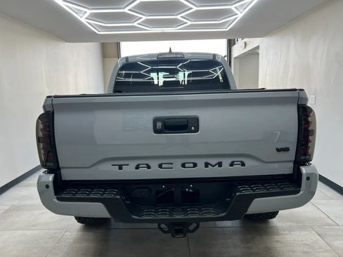Used 2019 Toyota Tacoma TRD Off-Road AWD/4WD image 3