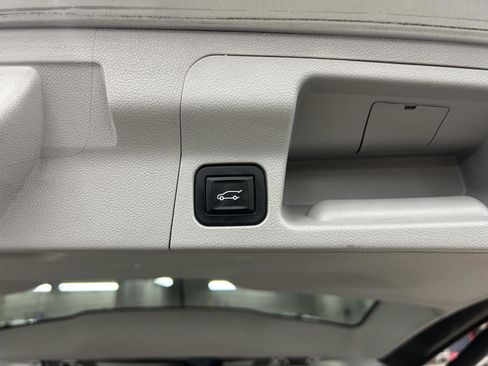 Used 2018 GMC Acadia SLT image 8