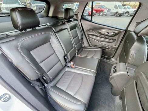 Used 2022 GMC Terrain SLT w/ Infotainment Package II image 34