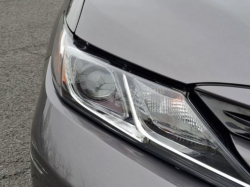 Used 2020 Toyota Camry LE FWD image 12