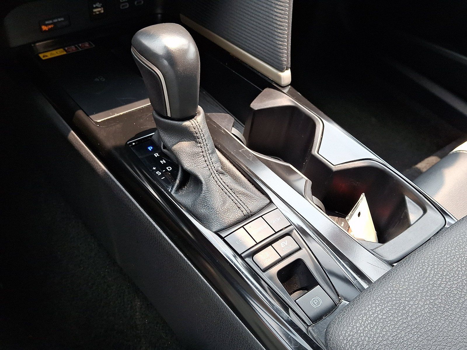 Used 2025 Toyota Camry SE FWD image 16