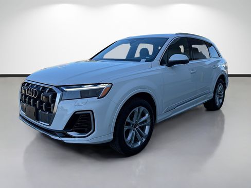 Certified 2025 Audi Q7 3.0T Premium Plus image 7