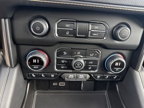 Used 2023 Chevrolet Suburban Premier w/ Advanced Technology Package image 25