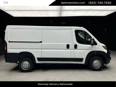 Used 2025 RAM ProMaster 2500 w/ U-Haul Equipment Group image 8