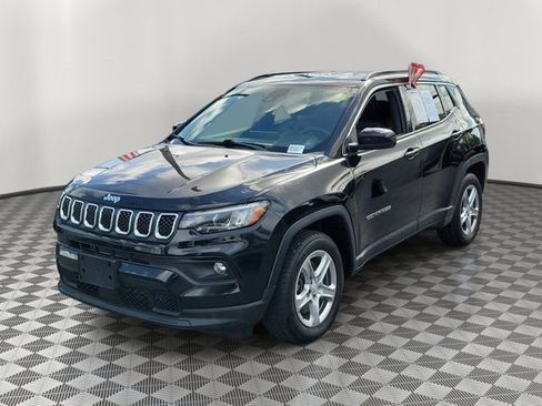 Used 2024 Jeep Compass Latitude AWD/4WD image 3