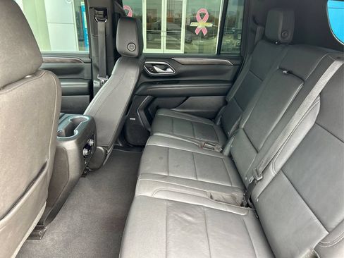 Used 2023 Chevrolet Suburban LT w/ Luxury Package RWD image 10