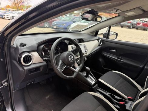 Used 2022 Nissan Versa SV image 10