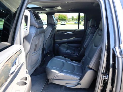 Used 2015 Cadillac Escalade ESV Platinum AWD/4WD image 17