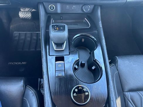 Used 2021 Nissan Rogue Platinum image 15