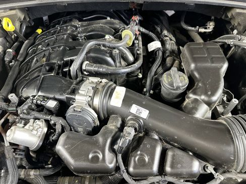 Used 2023 Jeep Grand Cherokee L Limited w/ Luxury Tech Group II image 32