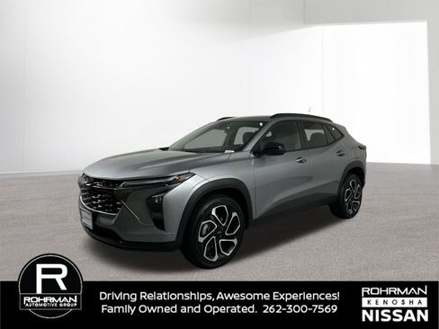 Used 2025 Chevrolet Trax RS w/ Driver Confidence Package image 1