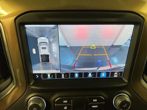 Used 2022 Chevrolet Silverado 1500 High Country w/ Technology Package image 14