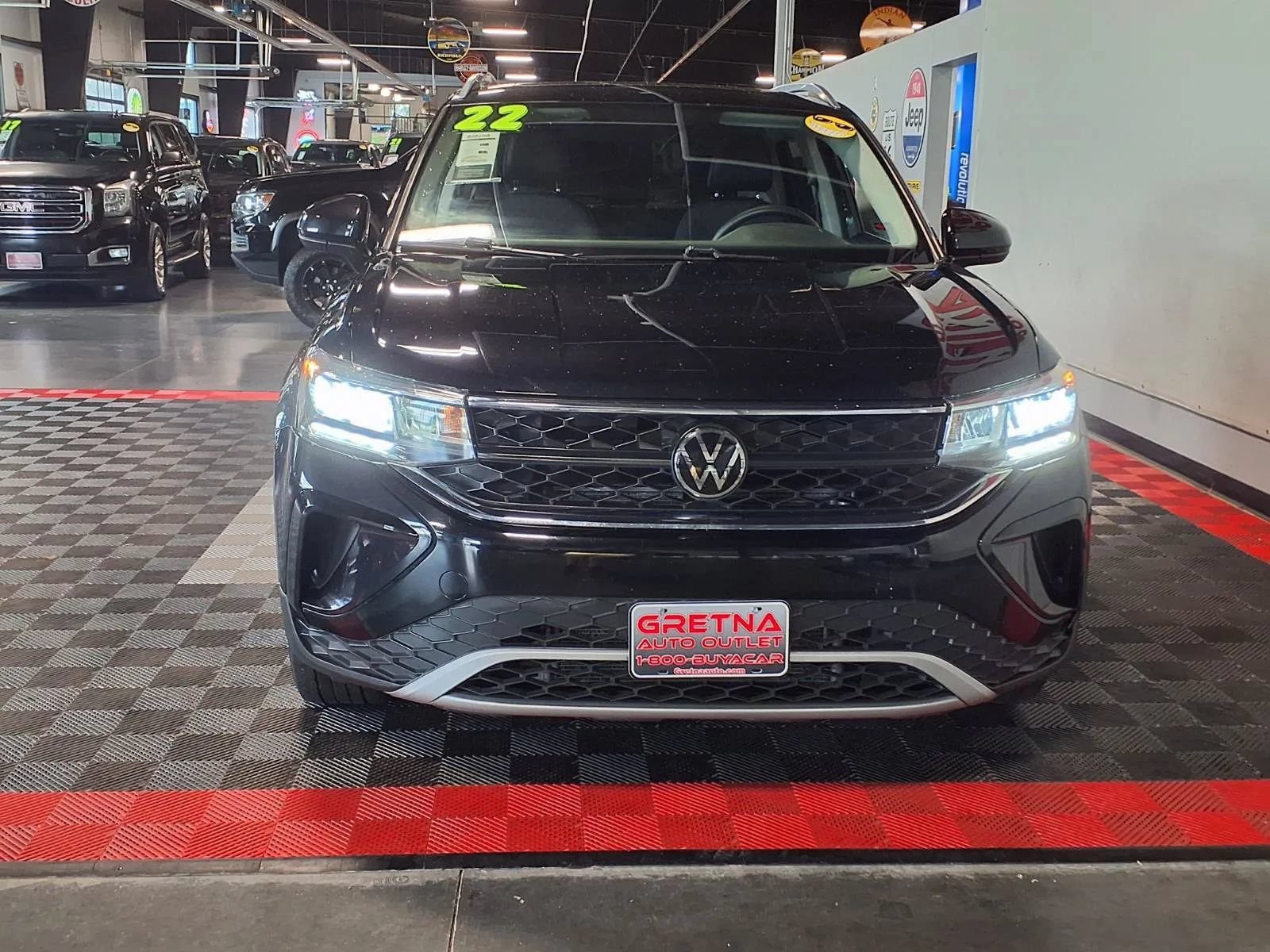 Used 2022 Volkswagen Taos SE FWD image 3