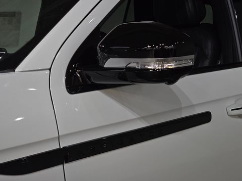 New 2025 Lincoln Navigator Reserve w/ Jet Appearance Package image 13