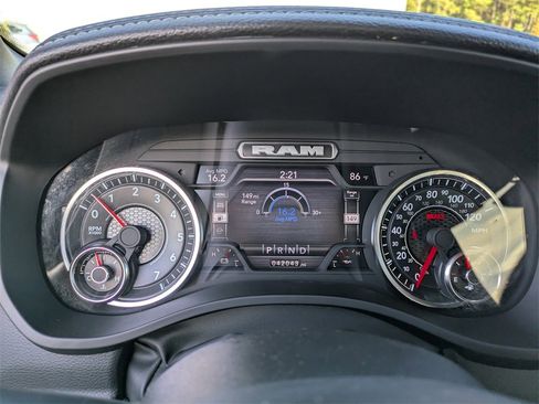 Used 2024 RAM 1500 Laramie image 23