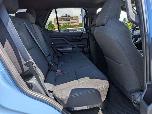Used 2025 Toyota 4Runner SR5 AWD/4WD image 33